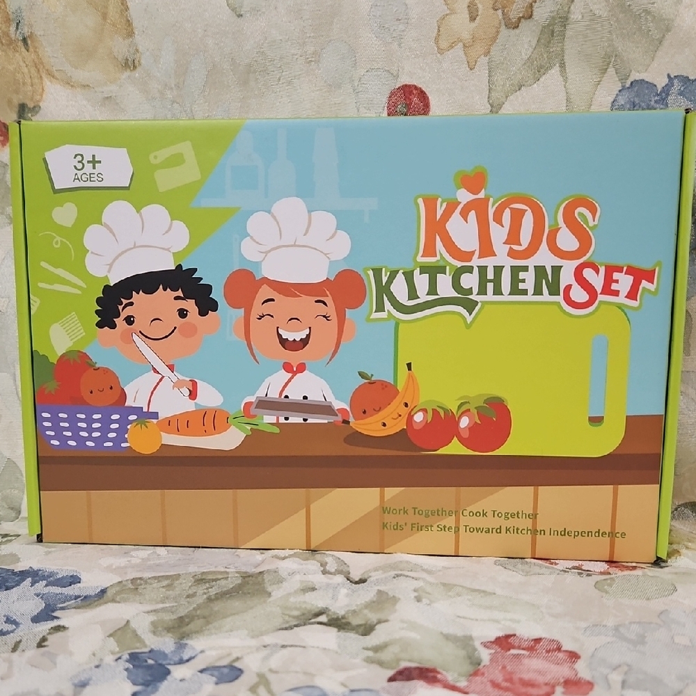 MONTESSORI KIDS KITCHEN SET - 13 Pieces Kitchen Tools for Toddlers - NIB